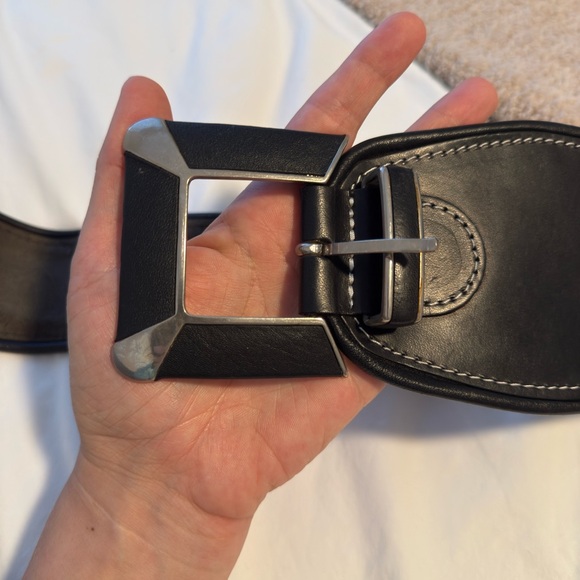 3 Wide waist leather belts - Picture 10 of 11